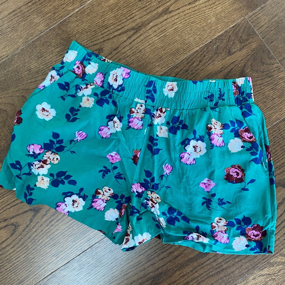 Apt. 9 Green and Floral Elastic Shorts